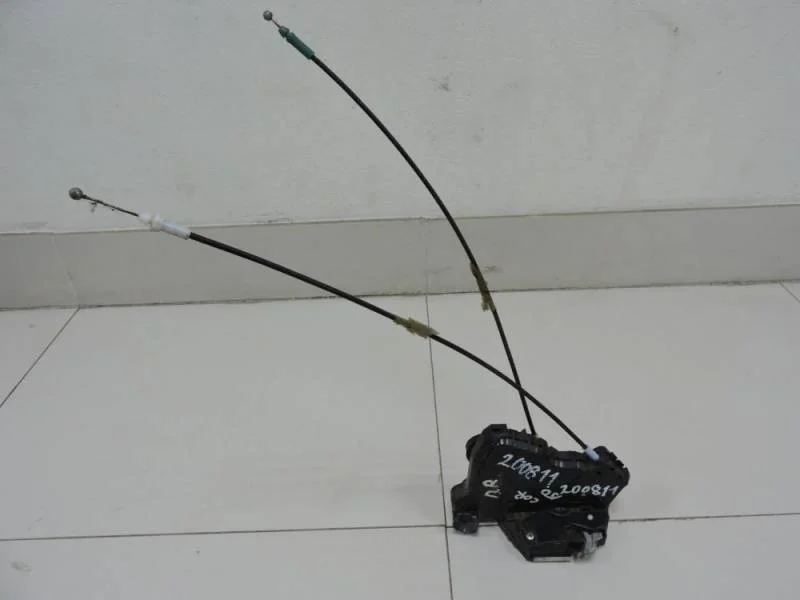 Замок двери передней правой Toyota Auris (E150) 2006-2012