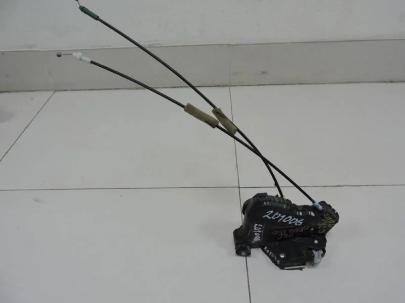 Замок двери передней правой Toyota Corolla E150 2006-2013
