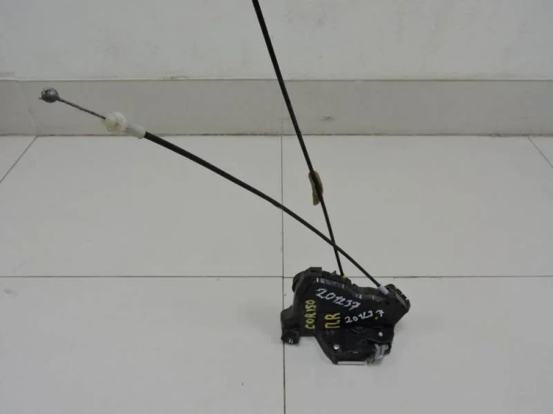 Замок двери передней правой Toyota Corolla E150 2006-2013