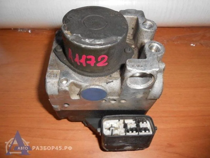 Блок ABS (насос) Toyota Camry (XV30) 2001-2006