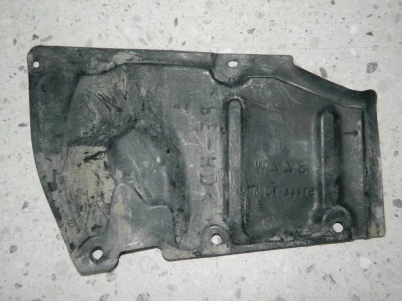 Пыльник двигателя нижний левый Toyota Auris (E150) 2006-2012