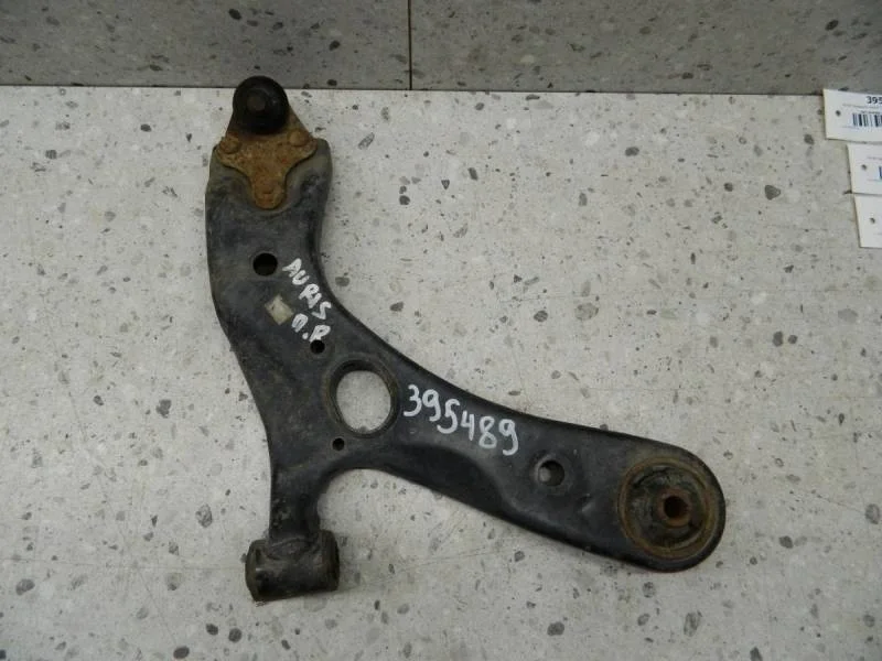 Рычаг передний правый Toyota Auris (E150) 2006-2012
