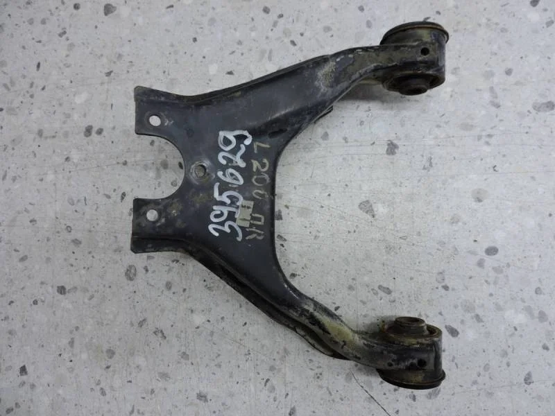 Рычаг передний верхний правый Mitsubishi L200 (KB) 2006-2016