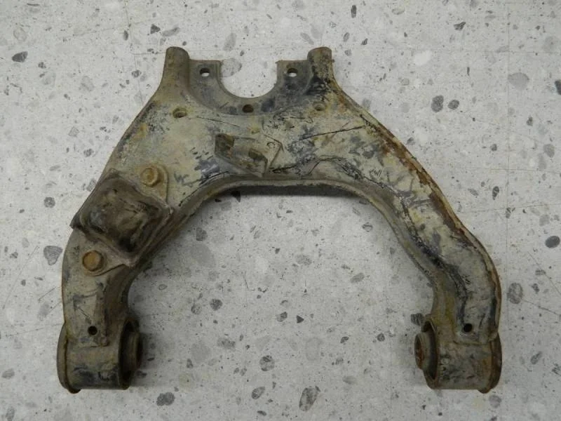 Рычаг передний верхний правый Mitsubishi L200 (KB) 2006-2016