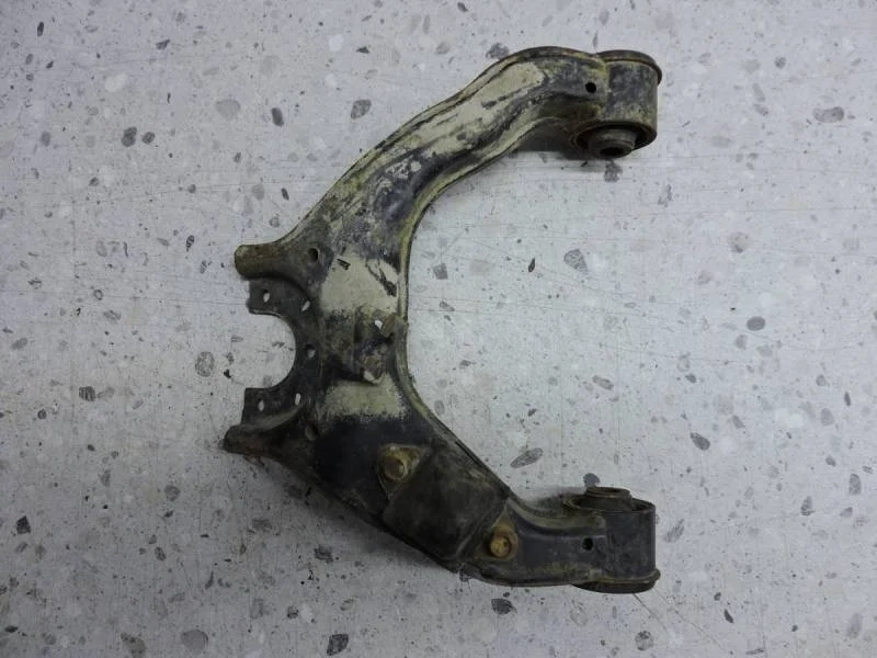 Рычаг передний верхний правый Mitsubishi L200 (KB) 2006-2016