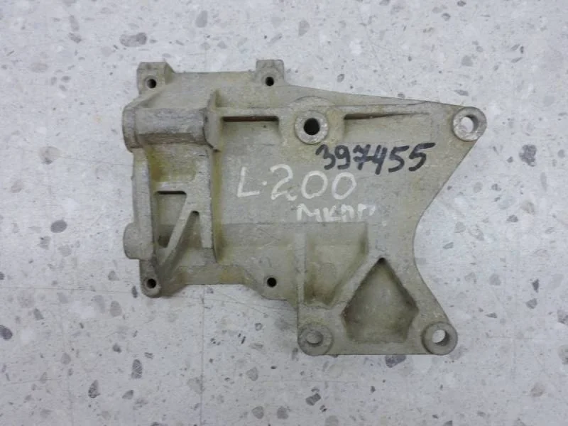 Кронштейн кондиционера Mitsubishi L200 (KB) 2006-2016