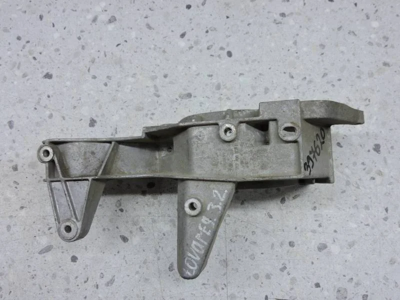 Кронштейн генератора Volkswagen Touareg (7L) 2002-2010