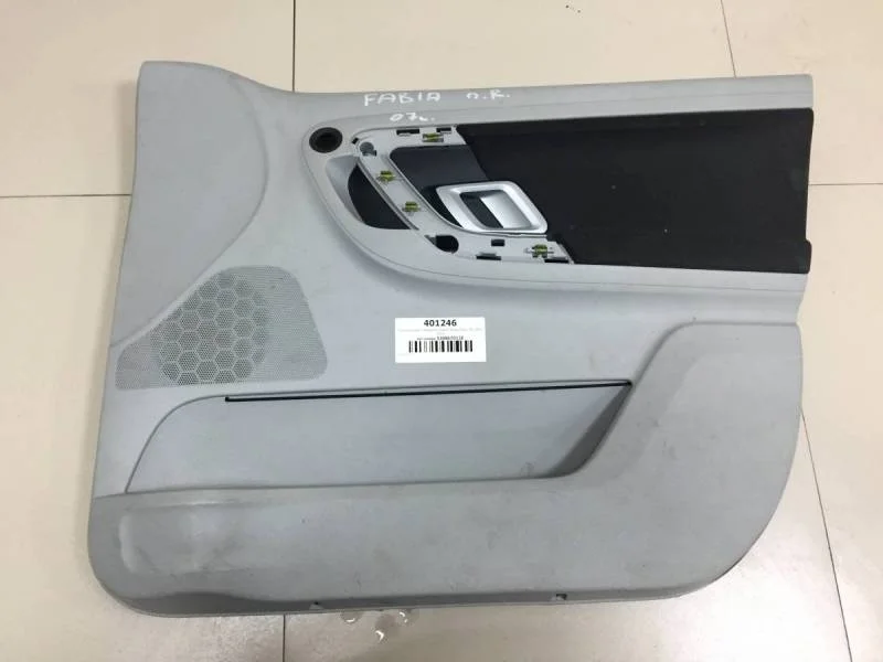 Обшивка двери передней правой Skoda Fabia (5J) 2007-2014