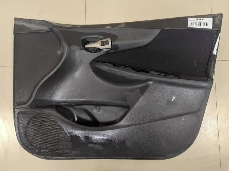 Обшивка двери передней правой Toyota Corolla E150 2006-2013