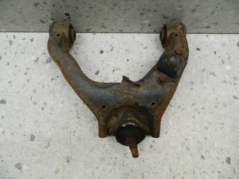 Рычаг передний верхний правый Mitsubishi L200 (KB) 2006-2016