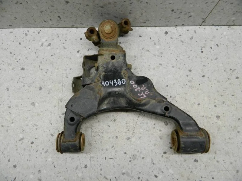 Рычаг передний нижний правый Toyota Land Cruiser (J200) 2007-2015