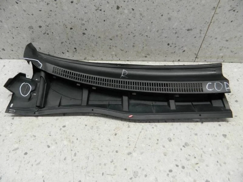 Решетка стеклооч. (планка под лобовое стекло, жабо) Toyota Corolla E150 2006-2013