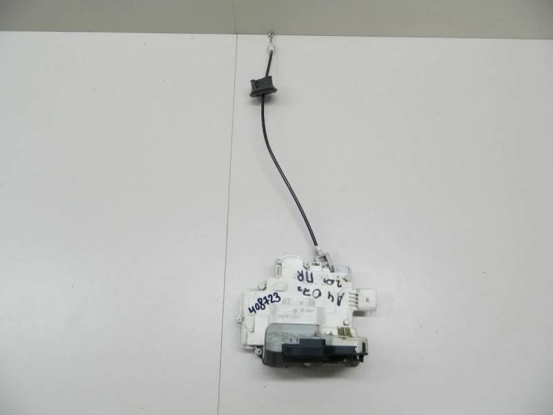 Замок двери передней правой Audi A4 (B7) 2005-2007