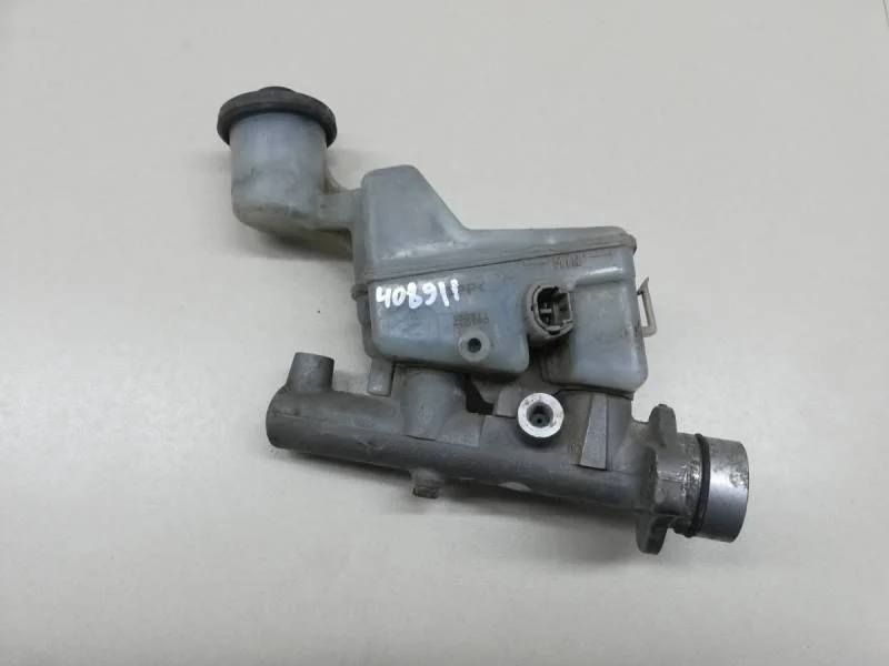 Цилиндр тормозной главный Toyota Corolla Fielder (E120) 2000-2006