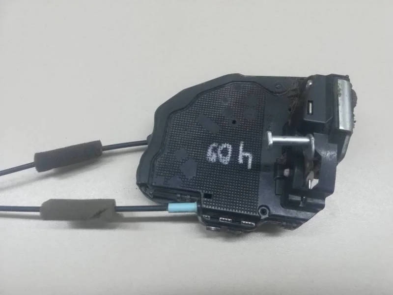 Замок двери задней левой Toyota Camry (V40) 2006-2011