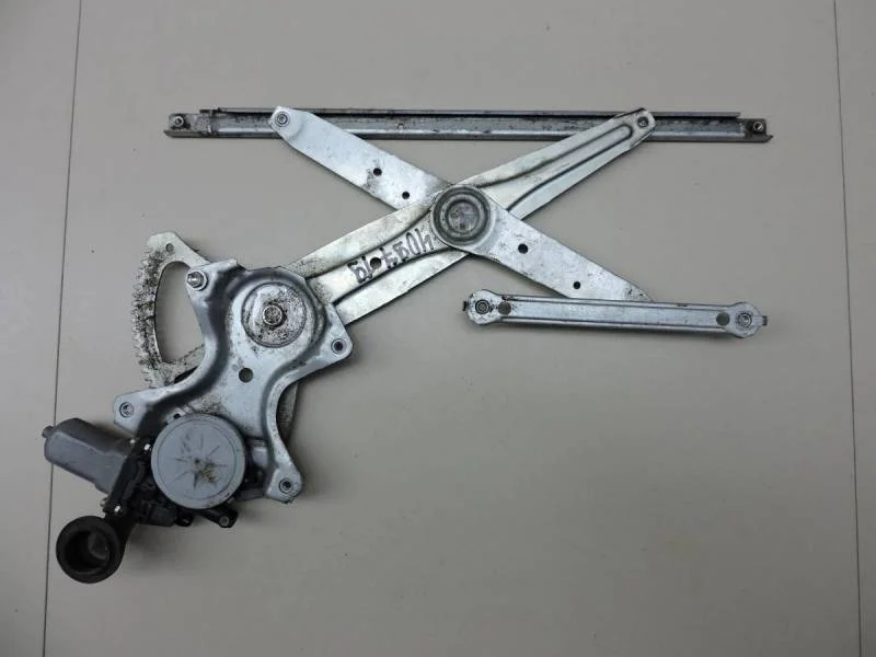 Стеклоподъемник электр. передний правый Toyota Corolla E150 2006-2013