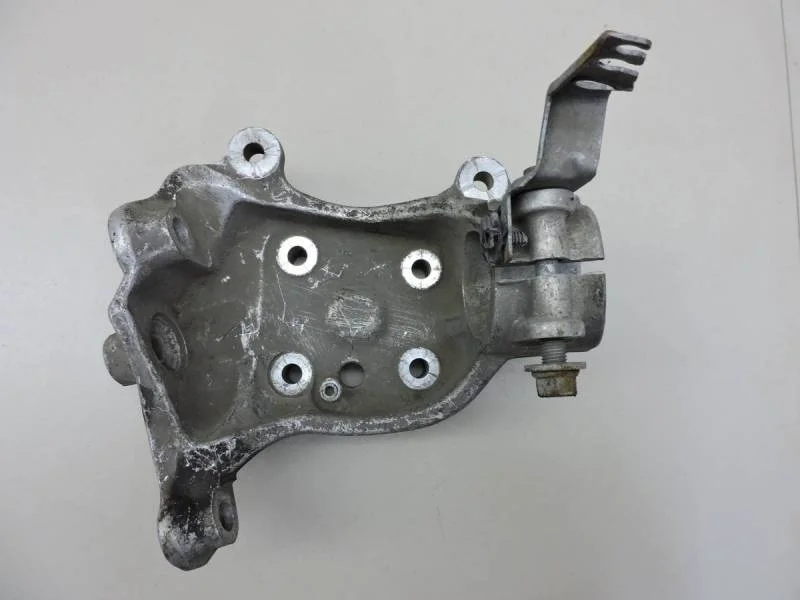 Кулак поворотный передний левый BMW 7-Series E65,E66 2001-2008