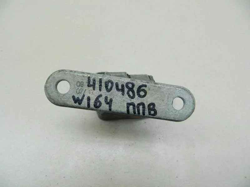 Петля двери передней левой верхняя Mercedes-Benz ML-Class (W164) 2005-2011