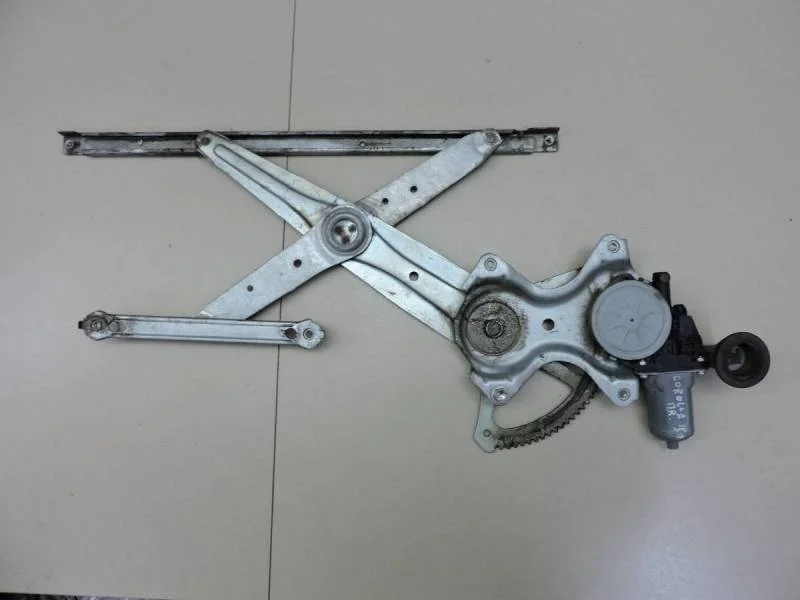 Стеклоподъемник электр. передний правый Toyota Corolla E150 2006-2013