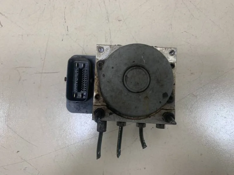 Блок ABS (насос) Toyota Corolla E150 2006-2013