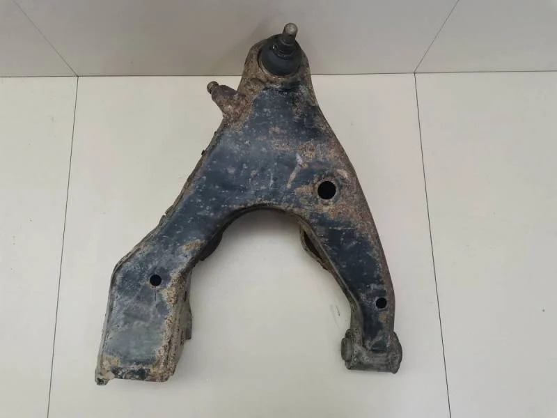 Рычаг передний нижний правый Toyota Land Cruiser (J100) 1998-2007