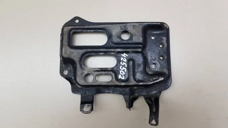 Крепление АКБ (корпус / подставка) Toyota Corolla E150 2006-2013