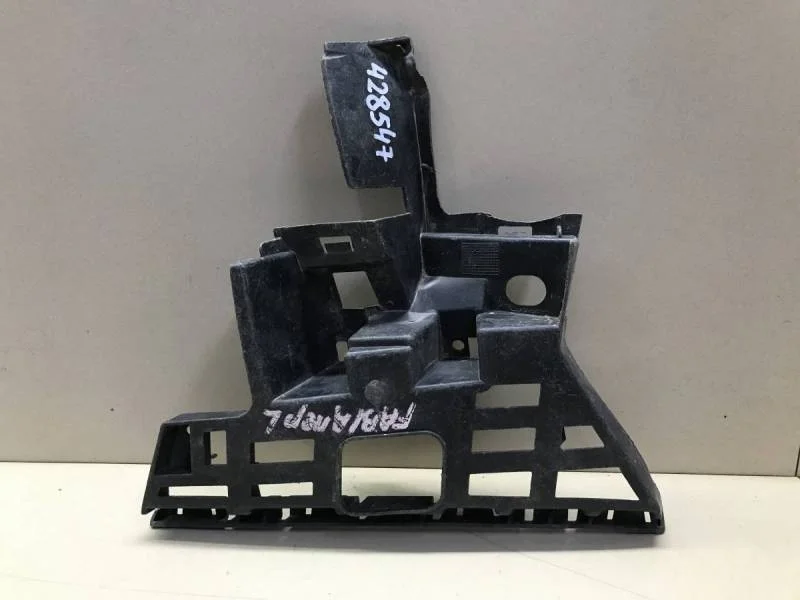 Кронштейн переднего бампера правый Skoda Fabia (5J) 2007-2014