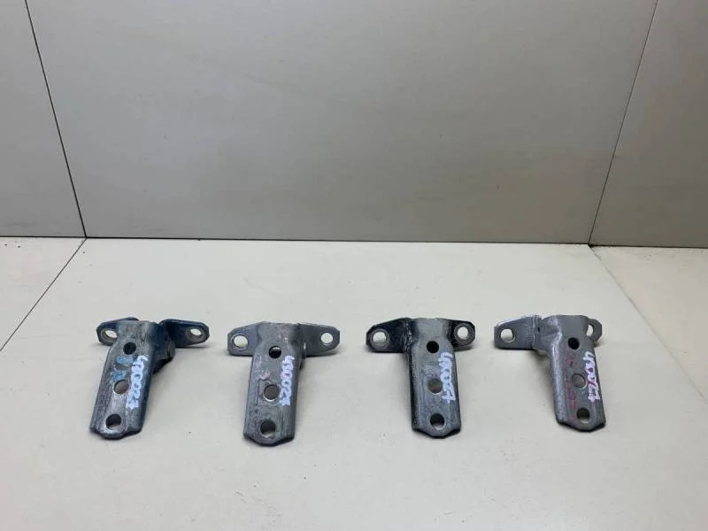 Петля двери задней правой нижняя Mitsubishi L200 (KB) 2006-2016