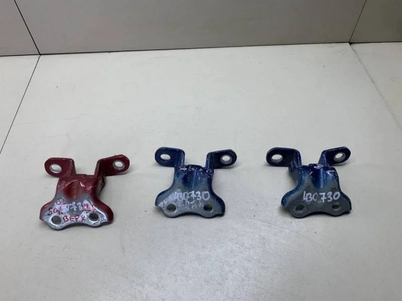 Петля двери задней левой верхняя Hyundai Solaris 2010-2017