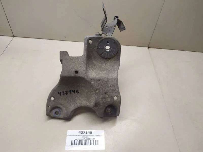 Кронштейн двигателя правый Volkswagen Touareg (7L) 2002-2010