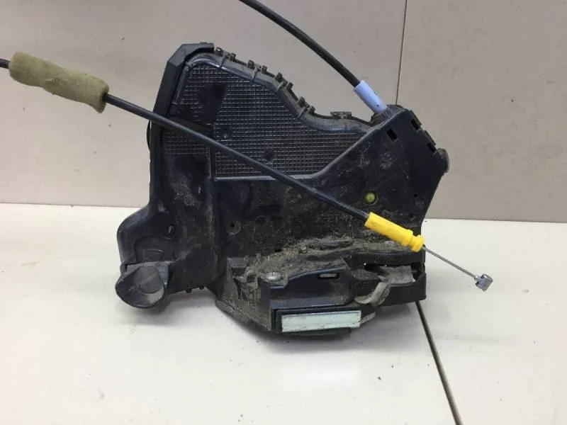 Замок двери передней правой Toyota Corolla E150 2006-2013