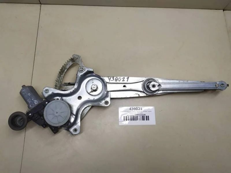 Стеклоподъемник электр. передний правый Toyota Corolla E150 2006-2013