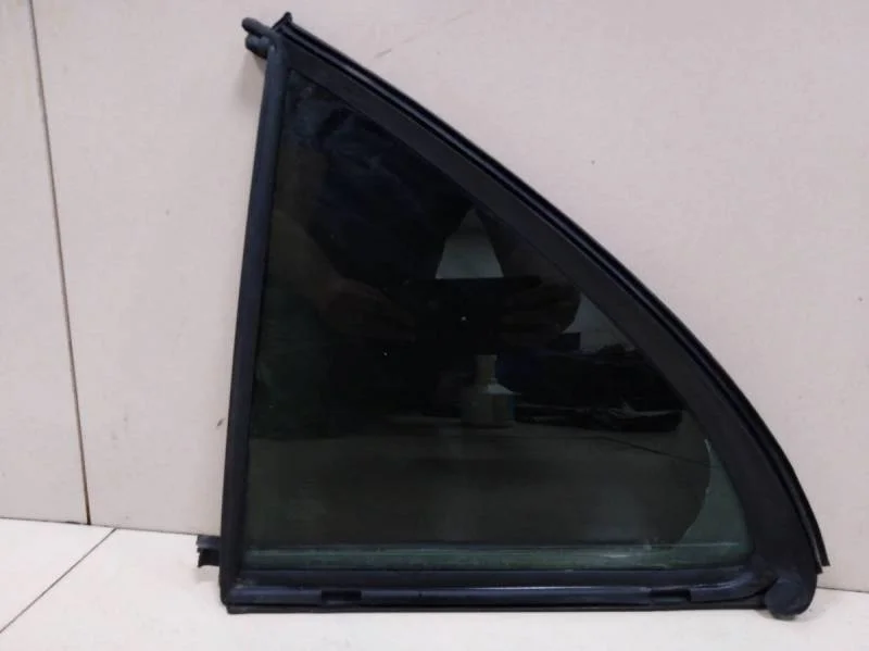 Стекло двери задней левой (форточка) Mercedes-Benz C-Class (W203) 2000-2007