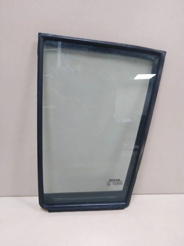 Стекло двери задней левой (форточка) Nissan Tiida (C11) 2007-2014