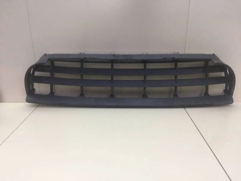 Решетка в бампер центральная Volkswagen Crafter 2011-2016