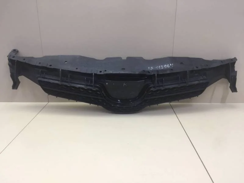 Решетка радиатора Toyota Auris (E150) 2006-2012
