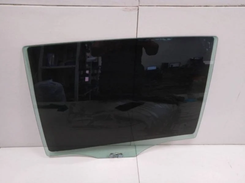 Стекло двери задней левой Skoda Superb 2008-2015