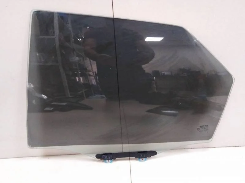 Стекло двери задней левой Honda Civic 5D 2006-2012