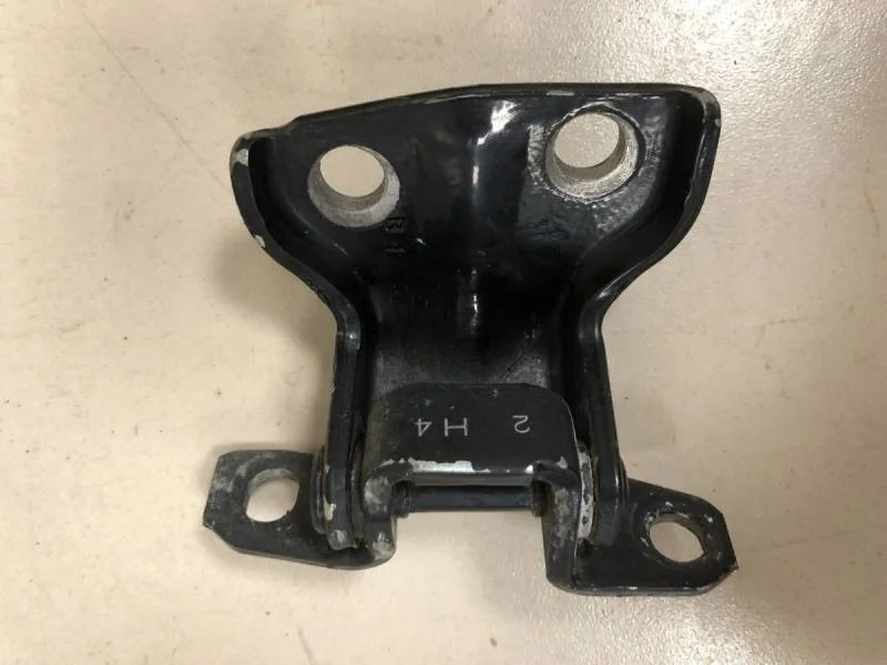 Петля двери задней левой нижняя Mitsubishi L200 (K6,K7) 1996-2006