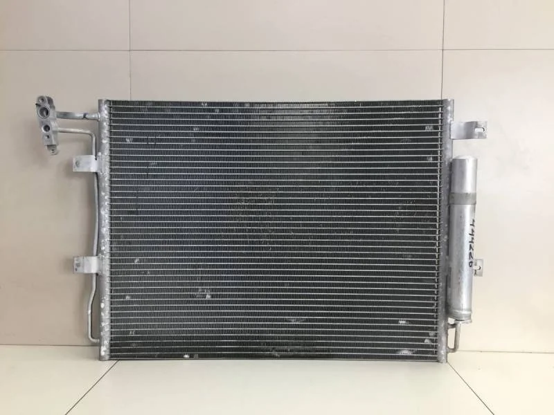 Радиатор кондиционера (конденсер) Land Rover Discovery 4 (LA) 2009-2016