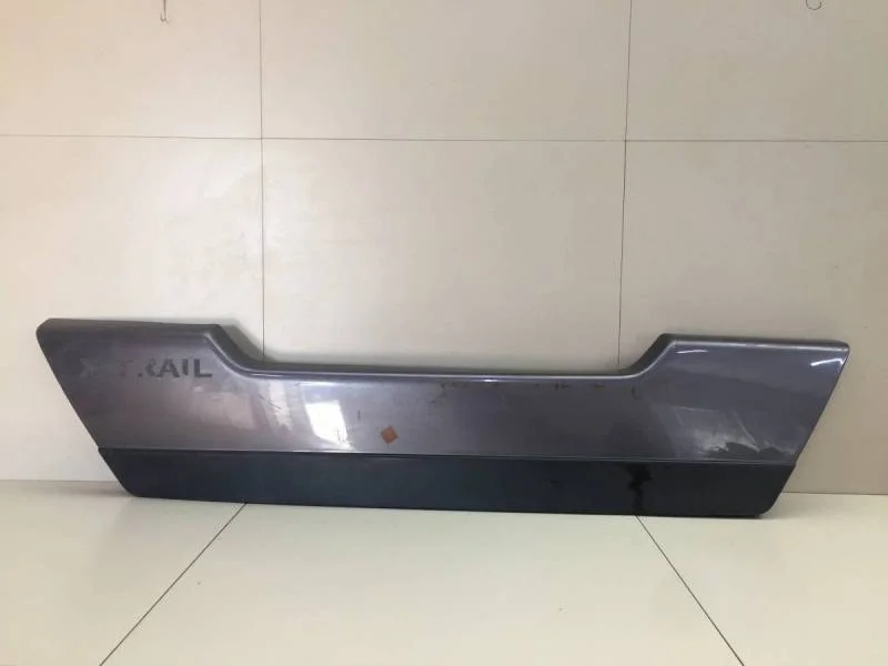 Накладка двери багажника Nissan X-Trail (T31) 2007-2014