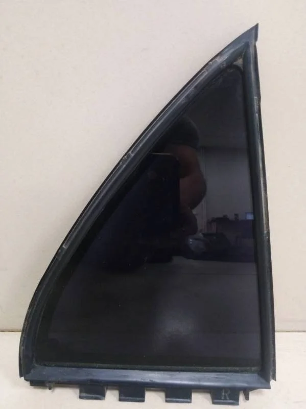 Стекло двери задней правой (форточка) Toyota Corolla E120 2001-2007
