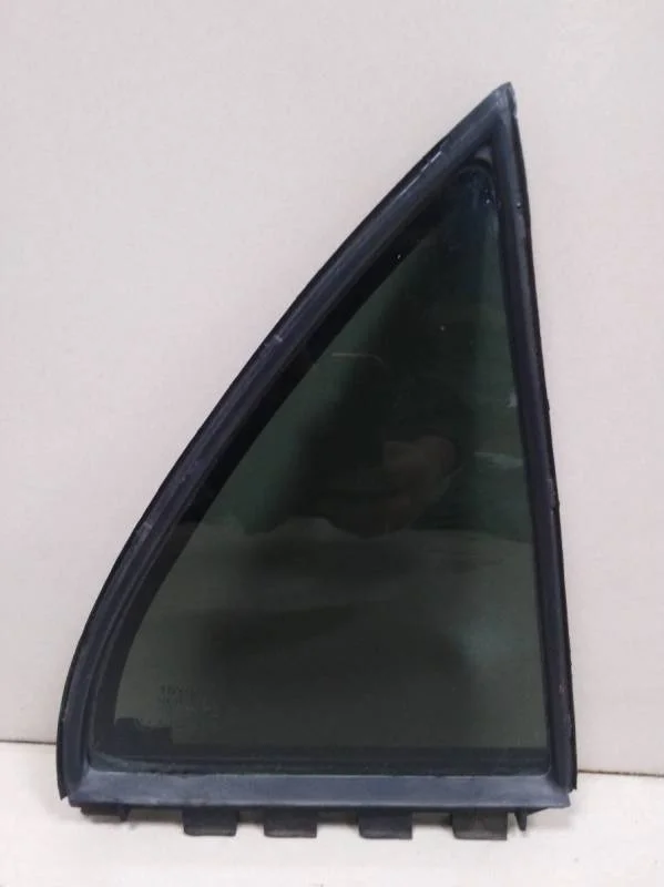 Стекло двери задней правой (форточка) Toyota Corolla E120 2001-2007