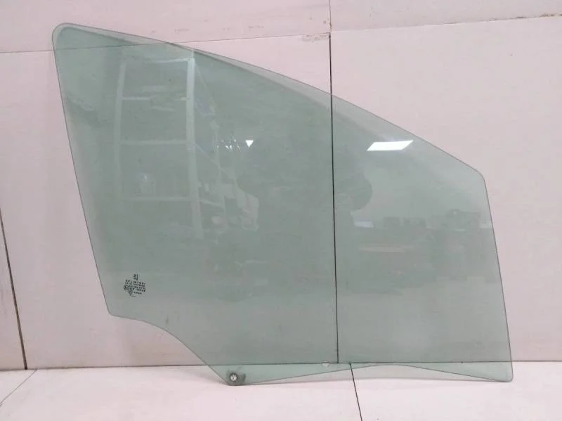 Стекло двери передней правой Peugeot 307 2001-2008