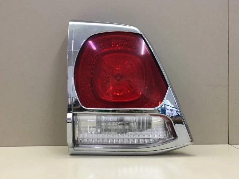 Фонарь задний внутренний левый Toyota Land Cruiser (J200) 2007-2015