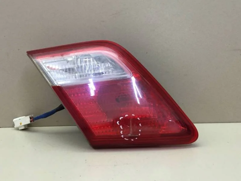 Фонарь задний внутренний левый Toyota Camry (V40) 2006-2011