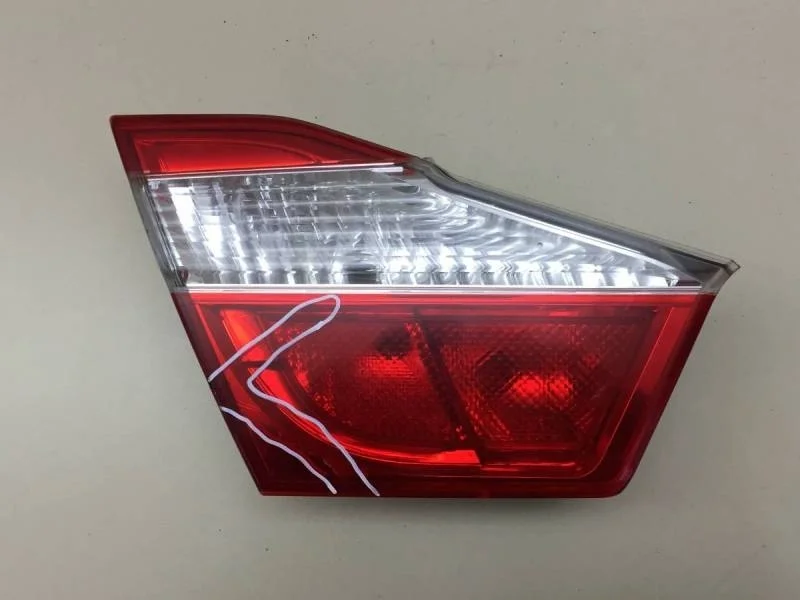Фонарь задний внутренний левый Toyota Camry (V50) 2011-2017