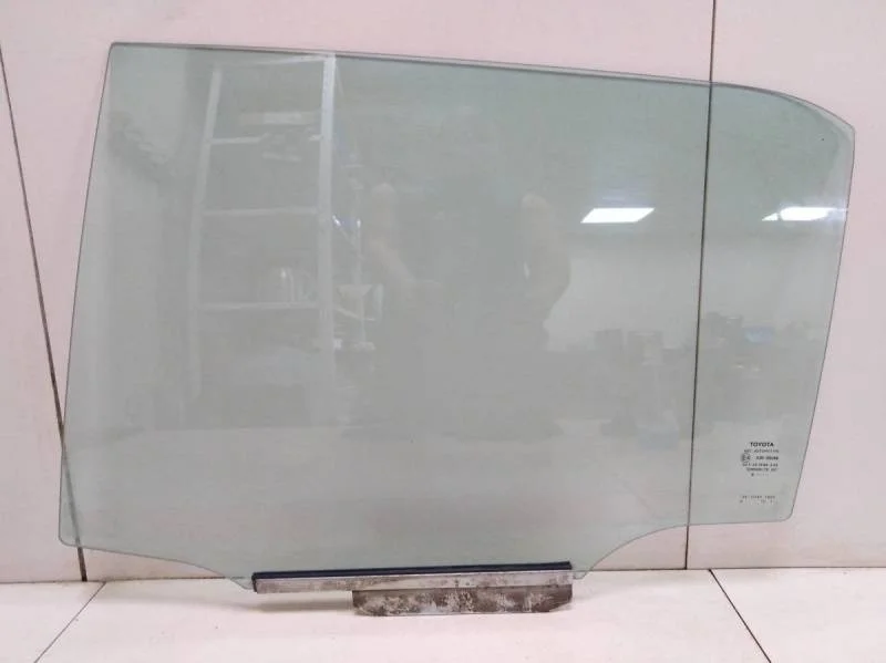 Стекло двери задней правой Toyota Auris (E150) 2006-2012