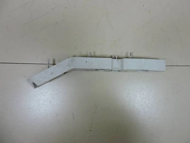 Направляющая переднего бампера левая Ford Focus 2 (DB) 2008-2011