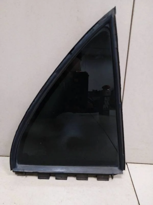 Стекло двери задней правой (форточка) Toyota Corolla E120 2001-2007